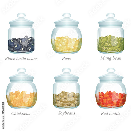 Six glass jars with beans and peas in them / There are black turtle beans, peas, mung beans, chickpeas, soybeans and red lentils in the glass jars
