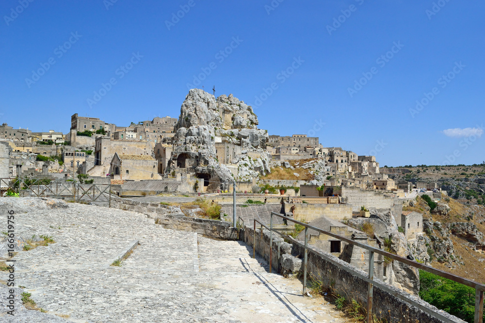 Matera - Cimitero Barbarico e roccia Monterrone