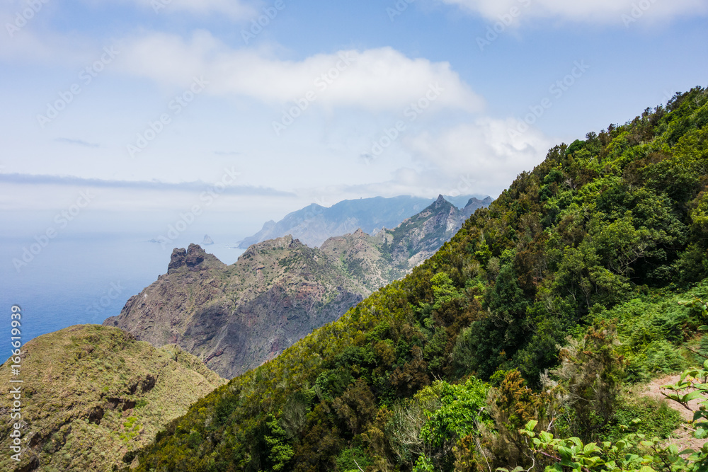 Wanderung im Anaga Gebirge bei Taborno auf Teneriffa mit Meerblick und Bergblick