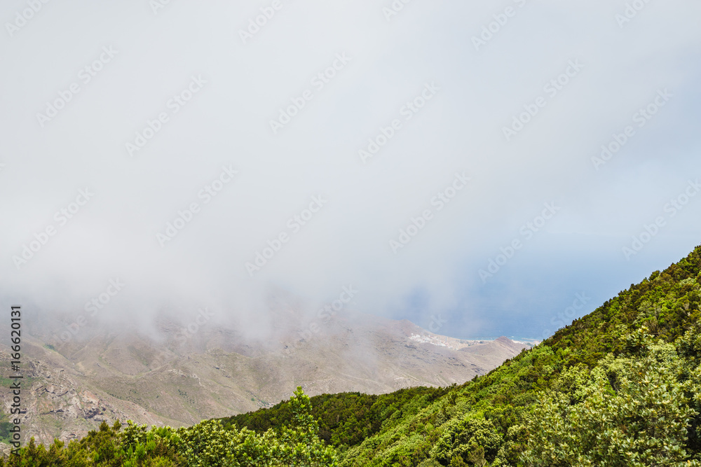 Nebel und Wolkenbildug entlang der TF-134 auf Teneriffa