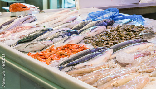 Canvas Print Granada, Spain, juli 1, 2017: Fresh fish displayed at stall on local market of S