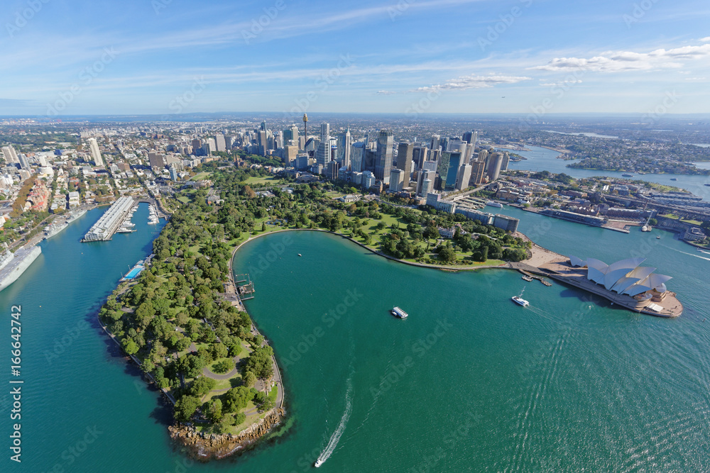 Obraz premium Sydney CBD and Royal Botanic Gardens viewed from the north-east