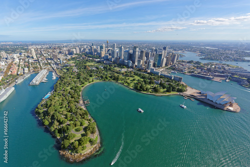 Billede på lærred Sydney CBD and Royal Botanic Gardens viewed from the north-east