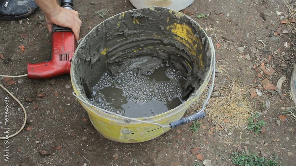 Adding water annd glue in the plastic bin,mix for the wall repair
