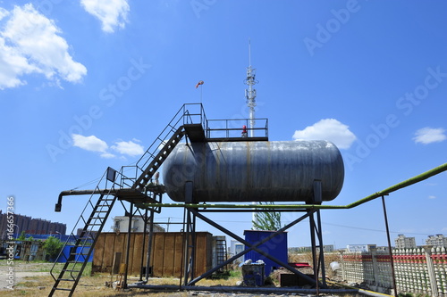 Petroleum reserve tank