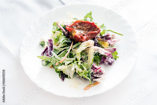 salad with dried tomatoes