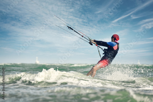 A kite surfer rides the waves © bannafarsai