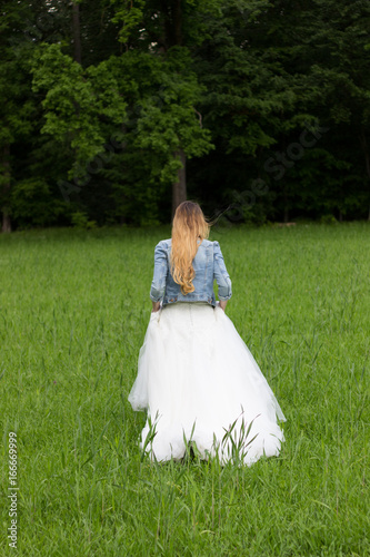 Wedding anxiety bride is running away