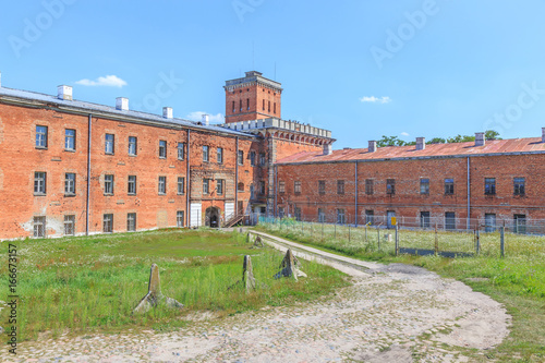 Obraz na płótnie Old military barracks and so called Red Tower or Tatarska Tower in historic Modlin Fortress in Nowy Dwor Mazowiecki, in Poland on Narew river, 50 km north from Warsaw
w salonie