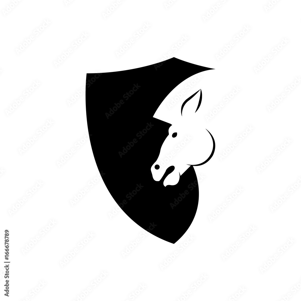 Logotipo cabeza caballo en escudo espacio negativo negro en fondo blanco