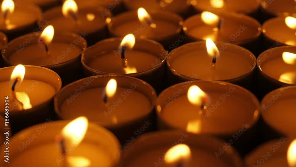 Lots of candles with shallow depth.
Lots of candles with shallow depth.