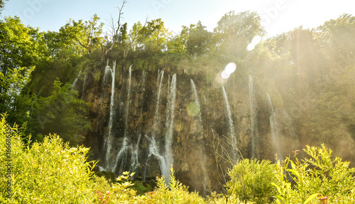 Wasserfall in die Sonne