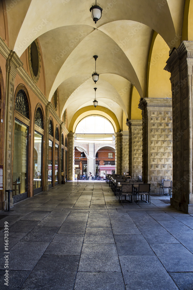 BOLOGNA, ITALIA - LUGLIO 22, 2017: poeticati del centro storico - Emilia Romagna