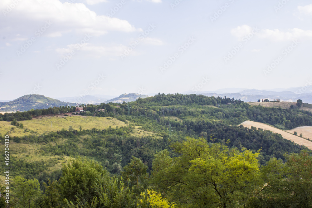 BOLOGNA, ITALIA - LUGLIO 23, 2017: panorama dal colle del Santuario di San Luca - Emilia Romagna