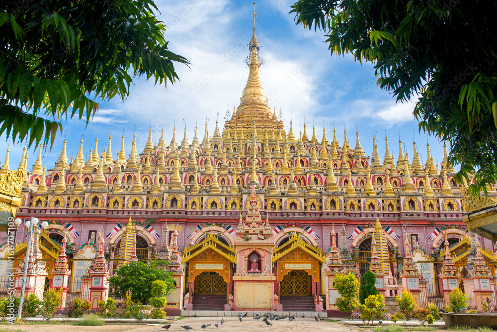 Naklejka premium Beautiful Buddhist Pagoda, Thanboddhay Phaya in Monywa, Myanmar
