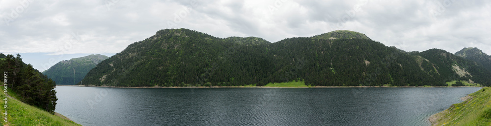 Panorama lac de l'Oule France