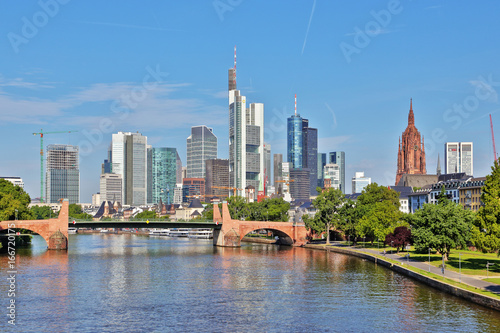 Frankfurt am Main  Ansicht von der Ignatz-Bubis-Br  cke. 3.07.201 7. 