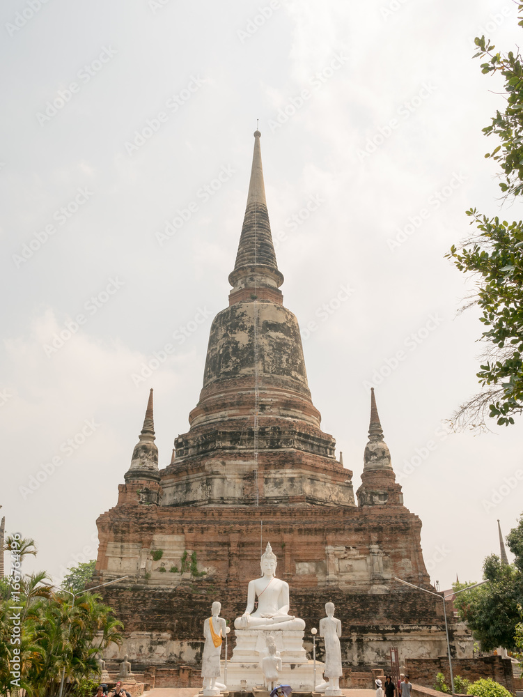 Fototapeta premium Wat Yai Chaya Mongkol