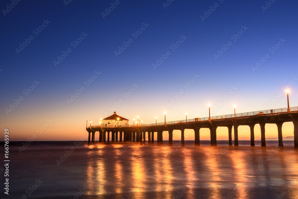 Fototapeta premium Manhattan Beach Pier at sunset, Los Angeles, California