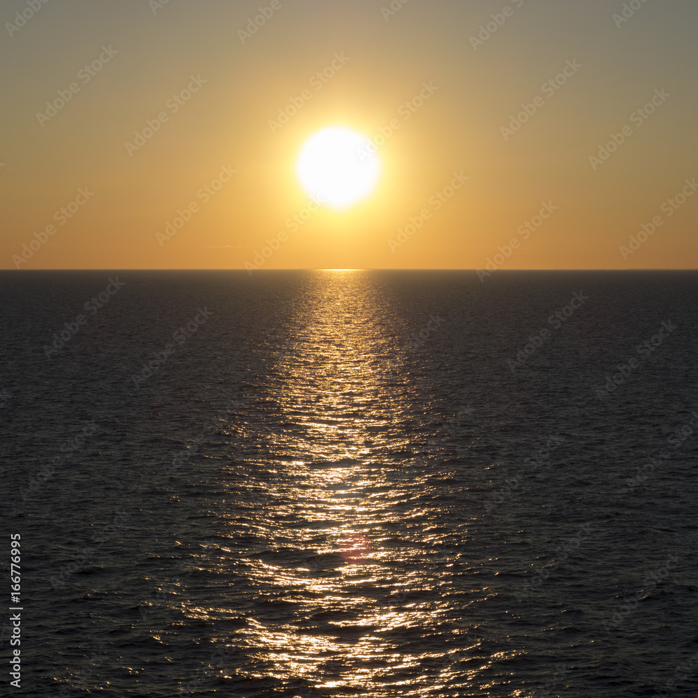 Obraz premium Sun over Baltic Sea