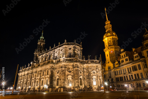Illluminated Katholische Hofkirche in Dresden