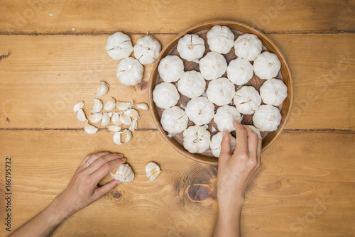 Women's hand to cook garlic photo