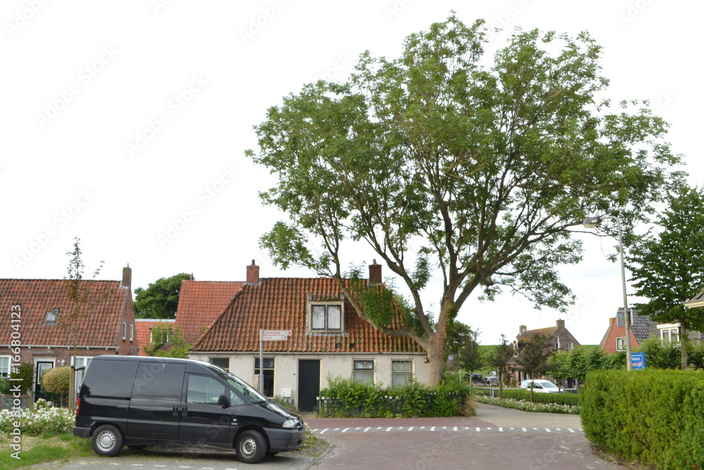 dorpsgezicht in Moddergat en Peasens aan de Waddenzee in Friesland 