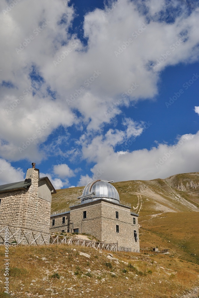 Fototapeta premium Osservatorio astronomico di Campo Imperatore - L'Aquila - Abruzzo - Italia