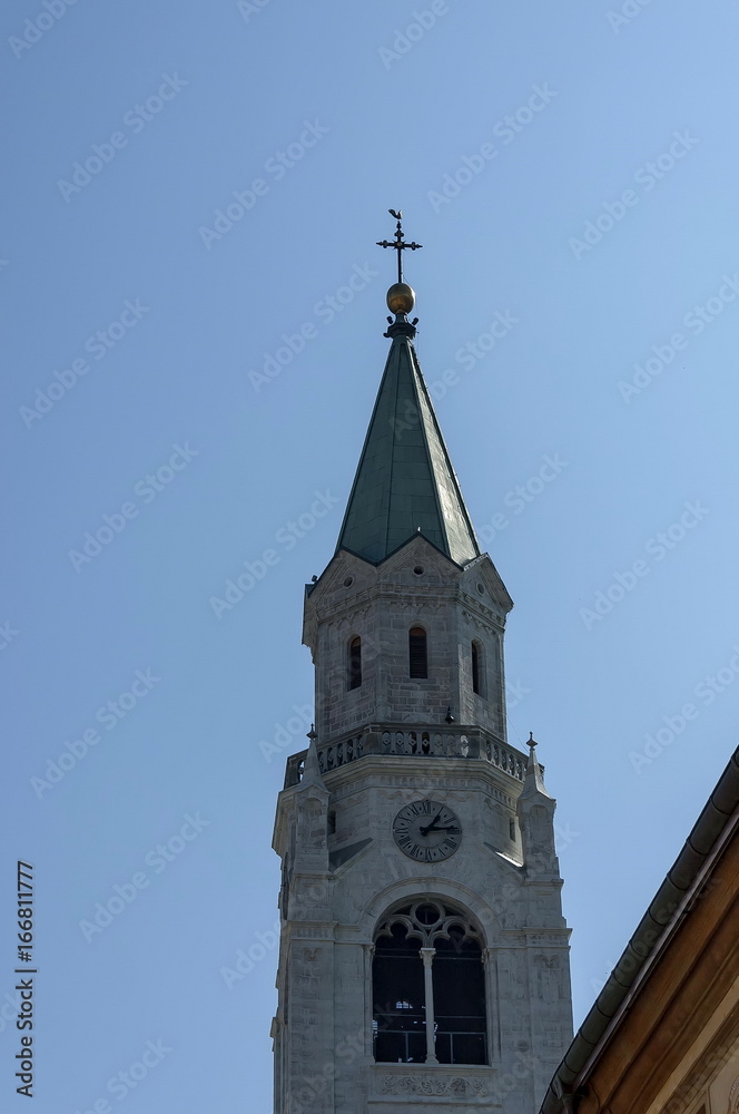 Autumnal corso Italia, the Church or Synagogue in the town centre of Cortina d'Ampezzo, Dolomites, Alps, Veneto, Italy, Europe  