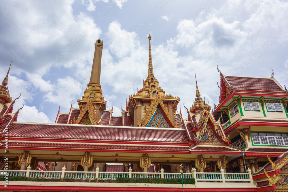 Fototapeta premium タイ バンコク, 第３級王室寺院 , Wat Soi Thong : チャオプラヤー川・ワット・ソイ・トン