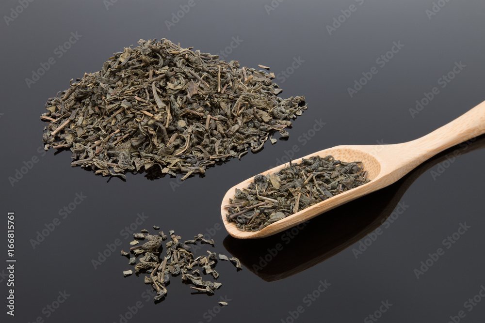 Fototapeta premium Green tea on a mirror surface...