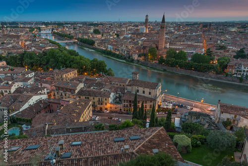 Blick   ber die Altstadt von Verona