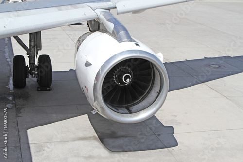 Airplane engine 