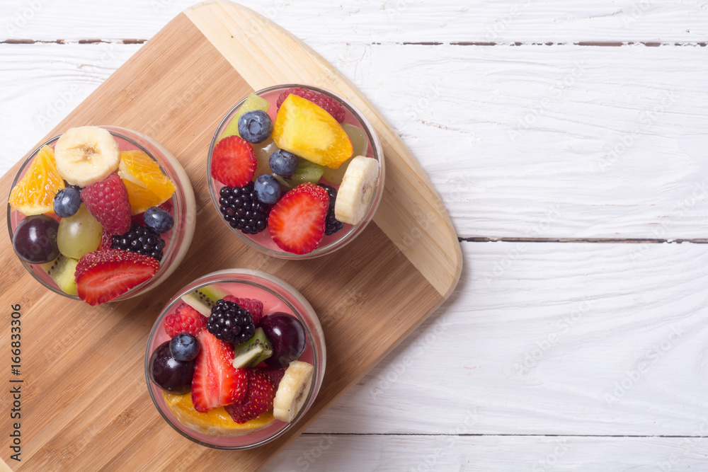 Cheesecake with fruit and berries Cheesecake with fruit and berries