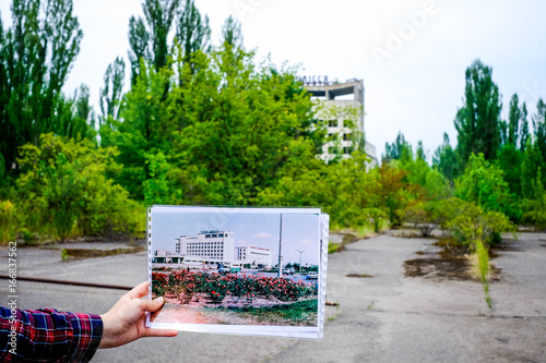 Shocking comparison of Pripyat before and after 30 years from the tragedy in Chernobyl with picture