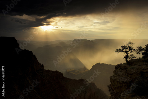 Fotografia Rainstorm above the Grand Canyon
