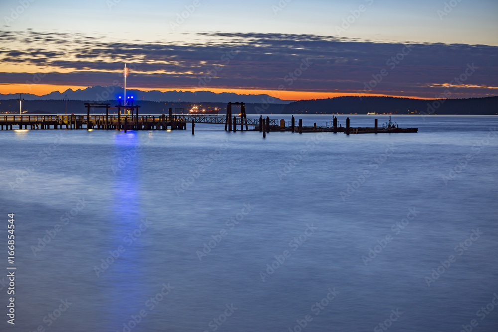 Obraz premium Tacoma docks at sunset with American flag