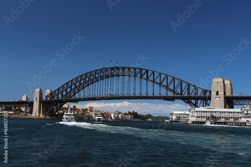 Sydney Harbour Bridge © bummi100
