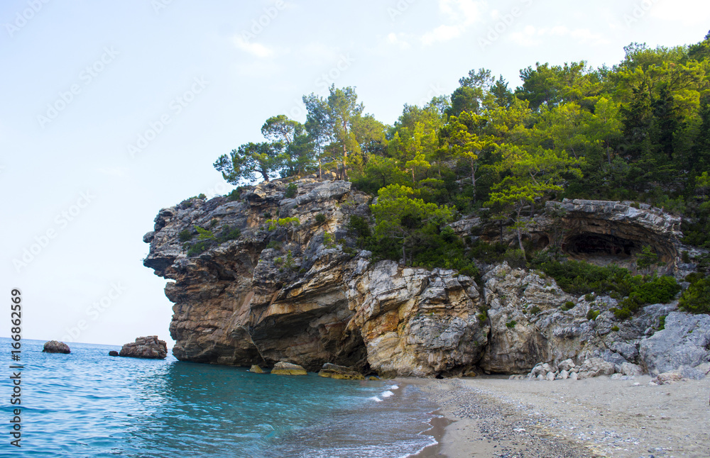 Naklejka premium Grotto in Turkey. Landscape with a grotto at sea