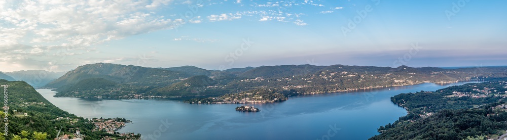 Formato panoramico del Lago d'Orta