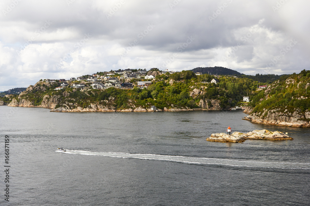 Obraz premium Boat crossing the jford drom Bergen in Norway