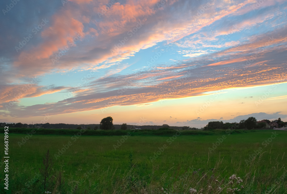 Fototapeta premium Zachód słońca na tle pięknej przyrody