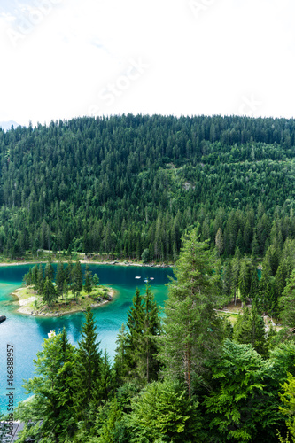 Fototapeta Naklejka Na Ścianę i Meble -  Caumasee in Switzerland lake with turquoise water