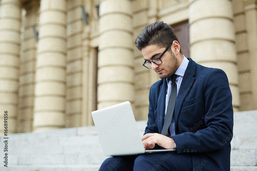 Unemployed specialist looking for job in the internet after graduation Unemployed specialist looking for job in the internet after graduation