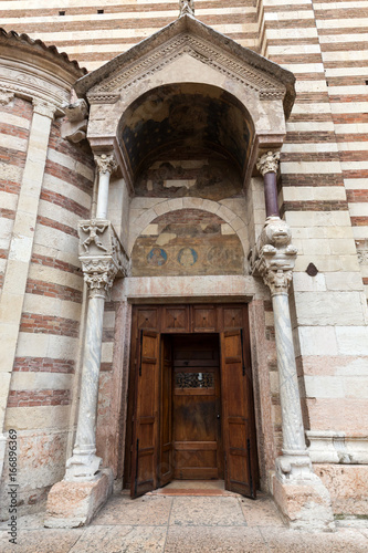 The Duomo di Verona  Cathedral of Santa Maria Matricolare   Verona  Veneto  Italy