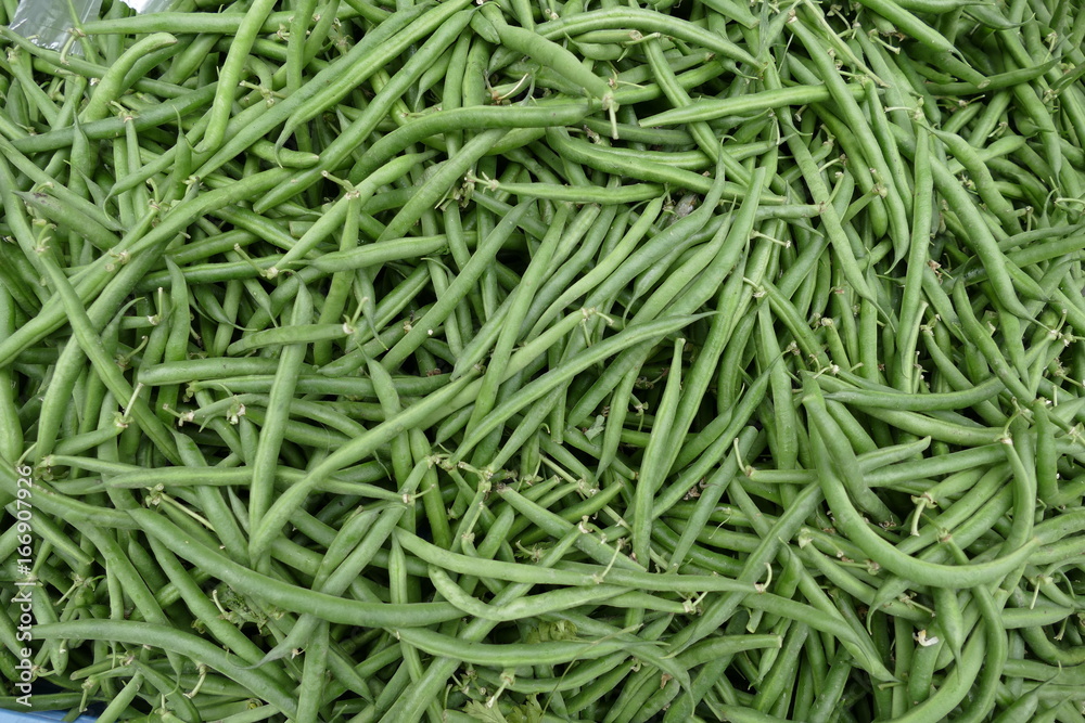 fresh raw green beans at the market