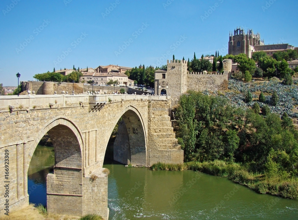 The bridge in the old town of Toledo