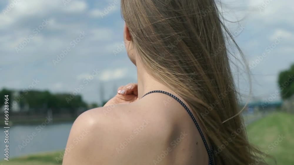 Pretty, blonde girl standing on boulevards and turns to the camera, steadycam shot
Pretty, blonde girl standing on boulevards and turns to the camera, steadycam shot