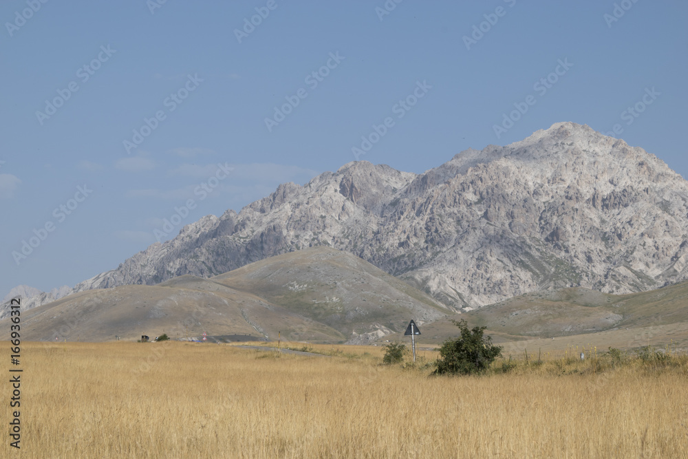 Fototapeta premium montagna rocciosa , abruzzo italia