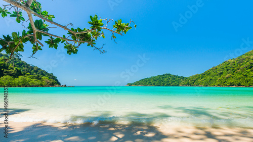 Beautiful tropical beach located Surin island, Thailand © peangdao